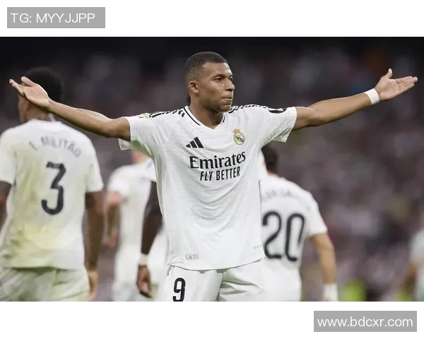 皇马主帅因成绩不佳或将下课,球队内部出现动荡迹象 皇马主帅因成绩不佳或将下课,球队内部出现动荡迹象