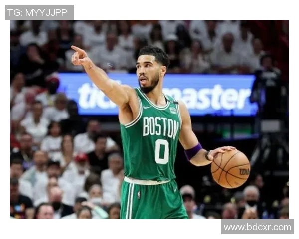 老鹰主帅克林斯佩控诉裁判不公,引发舆论讨论 老鹰主帅克林斯佩控诉裁判不公,引发舆论讨论