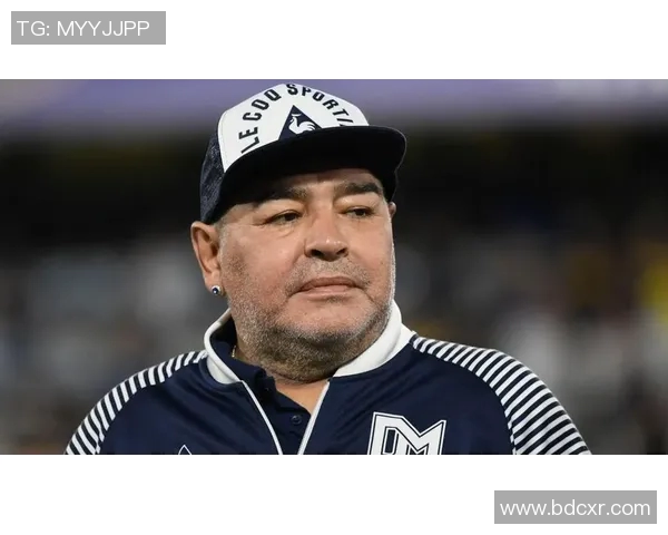 马拉多纳逝世：足坛传奇之光永不熄灭